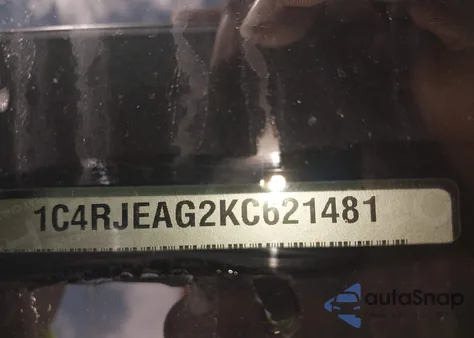 2019 Jeep Grand Cherokee Laredo E 4X2 z USA, uszkodzony, nr VIN 1C4RJEAG2KC621481